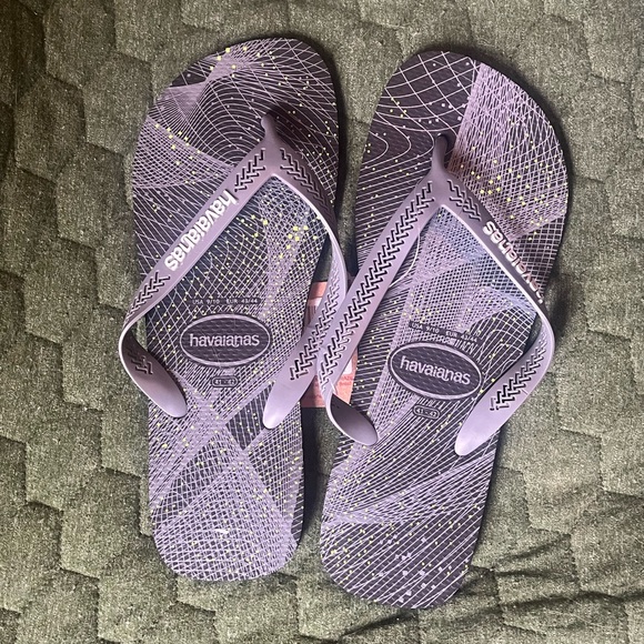 Havaianas Shoes - Havaianas gray flip flop sandals from Brazil